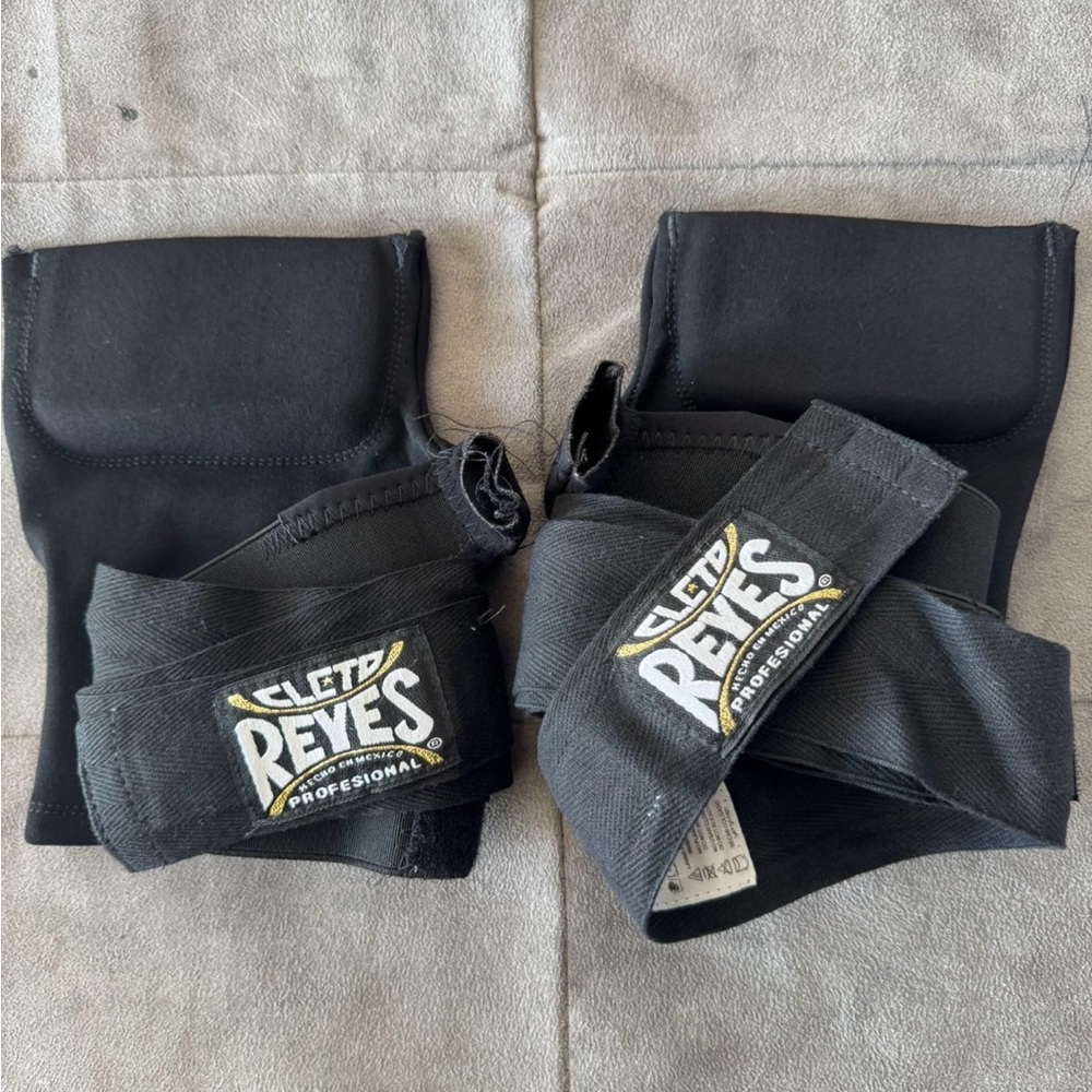 CLETO REYES Evolution Gel Padded Hand Wraps for Boxing, Slip On Under Gloves
